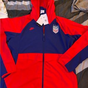 Wmns Nike USA soccer jacket size large new!!!